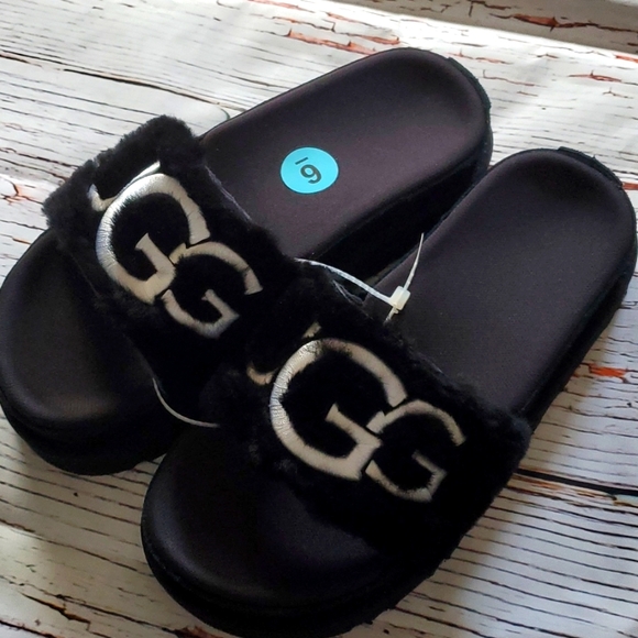 UGG Shoes - 🆕️ UGG Australia Open Toe Platform CasualStyle Sheepskin Suede Slide